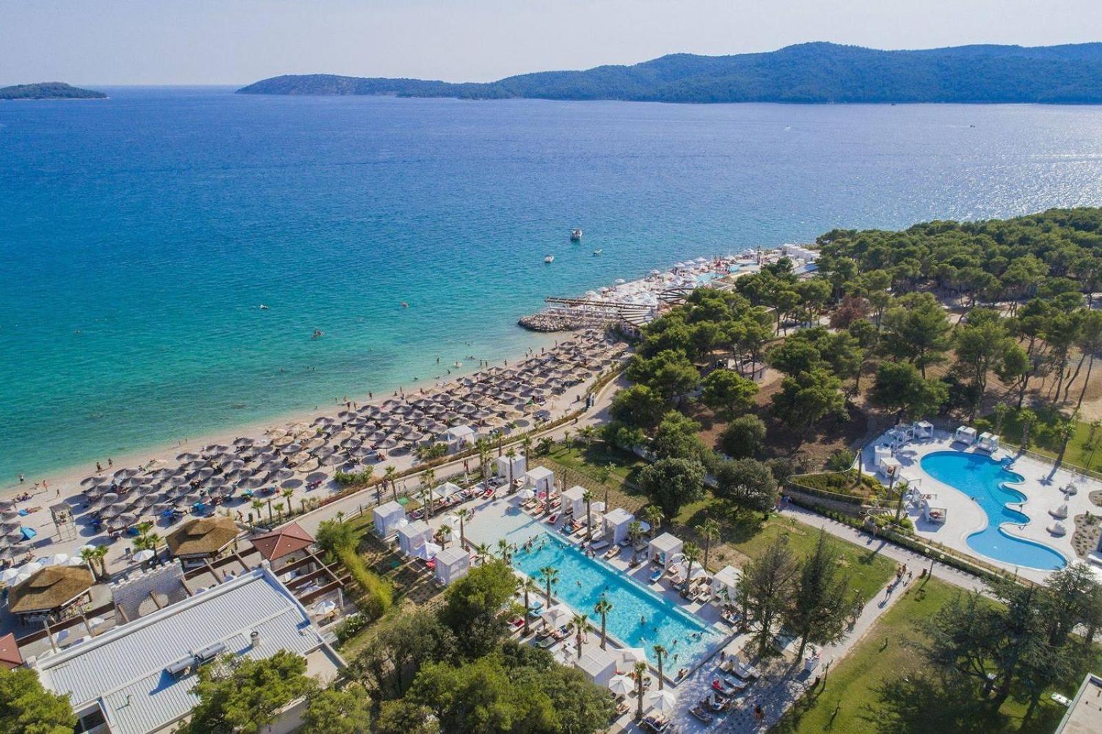 Ivana Šibenik Buitenkant foto
